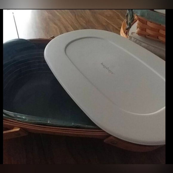 Longaberger Small Oval Gathering Basket with Lidded Protector, & Sage Liner - Picture 9 of 9